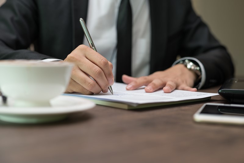 Privépersoon werkt met ander bedrijf voor concurrent: schade vergoeden