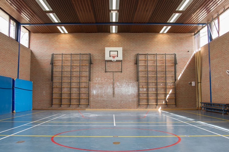 Architect en aannemer aansprakelijk voor schade aan sportvloer